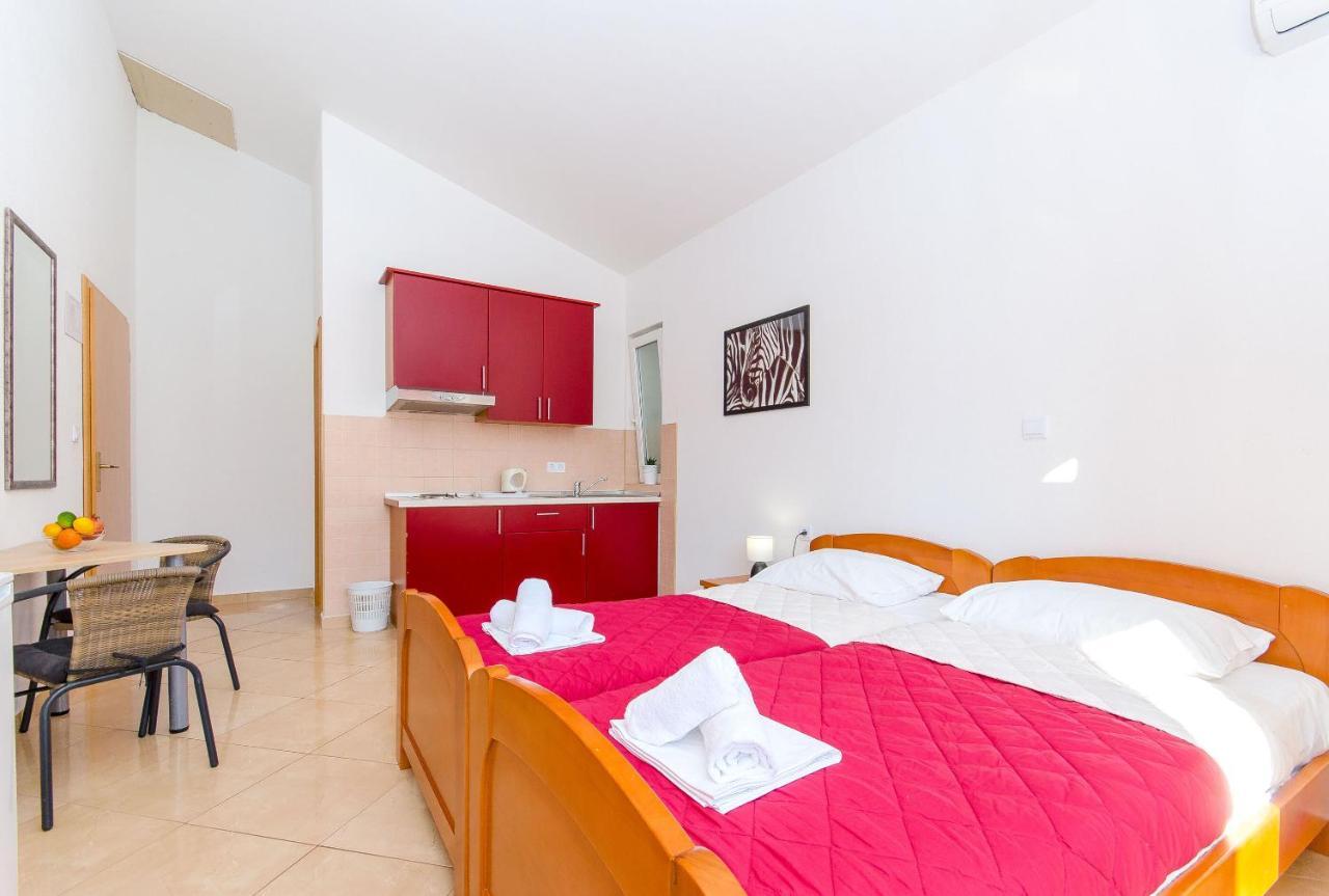 Apartments Seaview Tučepi Eksteriør billede